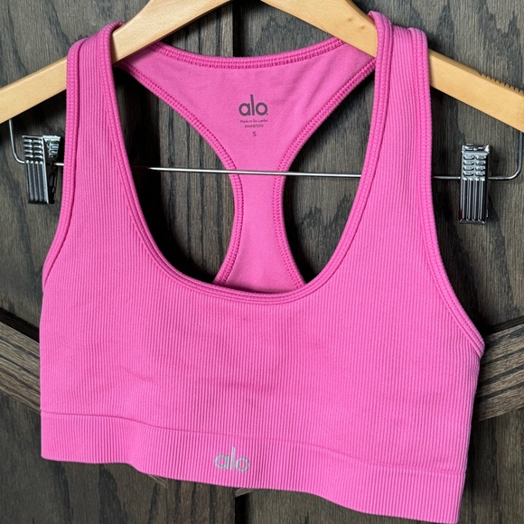 ALO Yoga 💖 Paradise Pink Ribbed Sports Bra - Picture 2 of 4